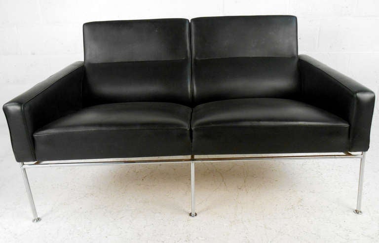 arne jacobsen sofa