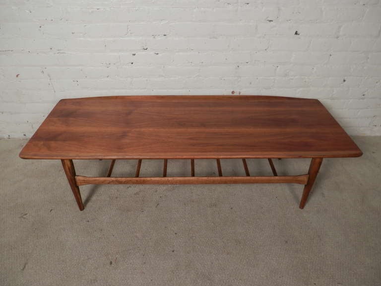 Attractive Curved Edge Table w/ Slat Shelf 3