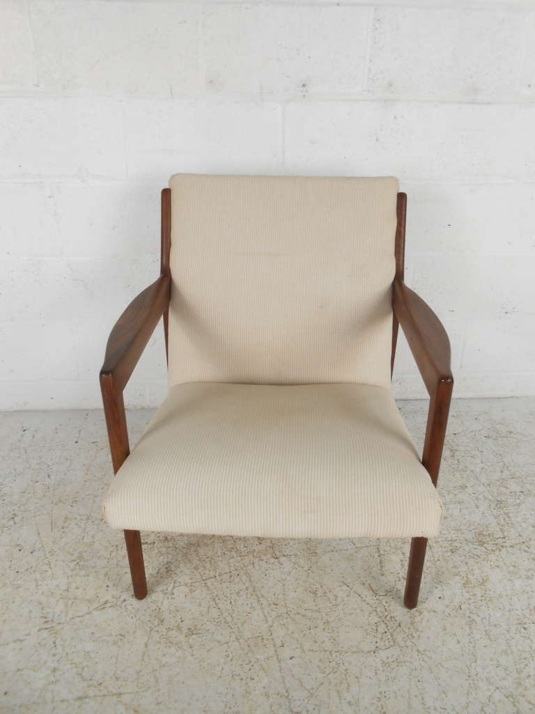 Mid-Century Modern Danish Rosewood Armchair In Good Condition In Brooklyn, NY