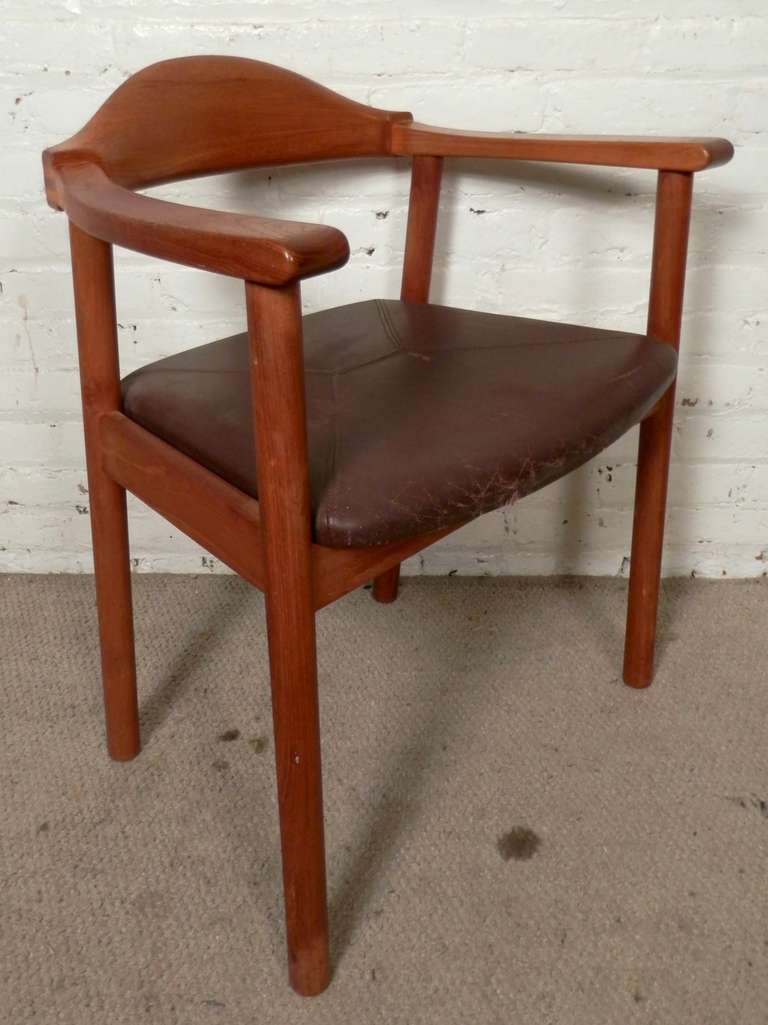 With a sculpted teak back, rounded arms, and worn leather seat. Comfortable and Classic.

(Please confirm item location - NY or NJ - with dealer).
