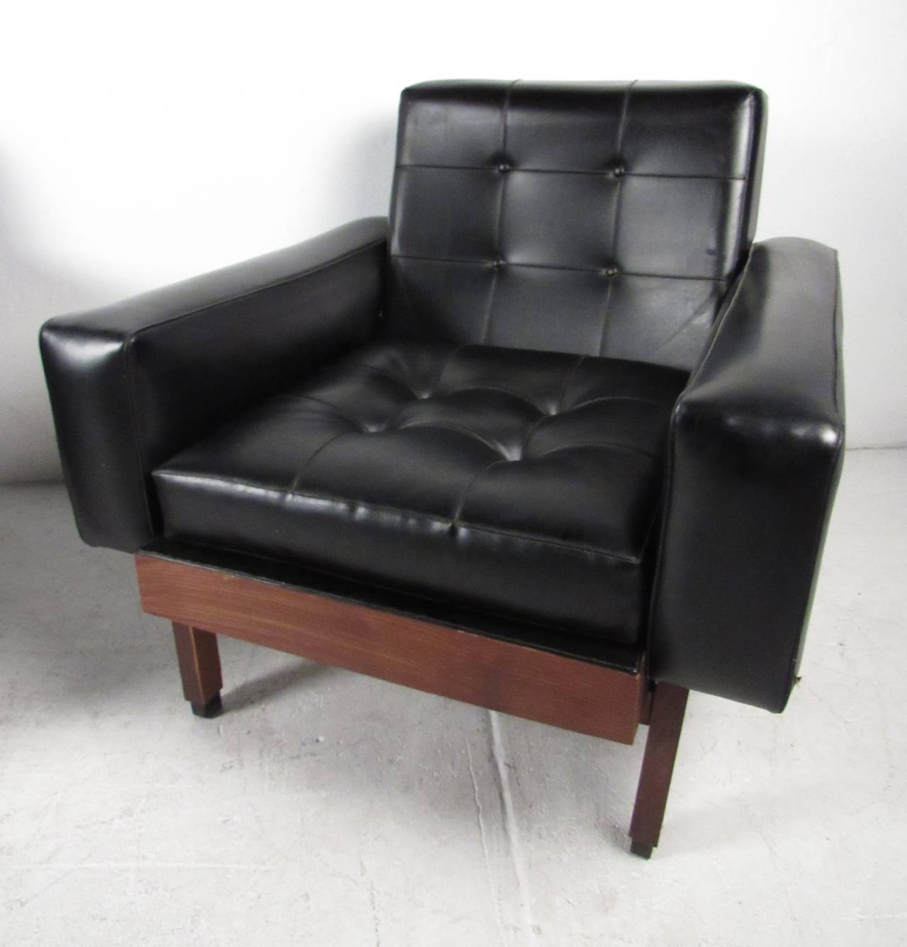 Mid-20th Century Mid-Century Modern Lounge Chairs