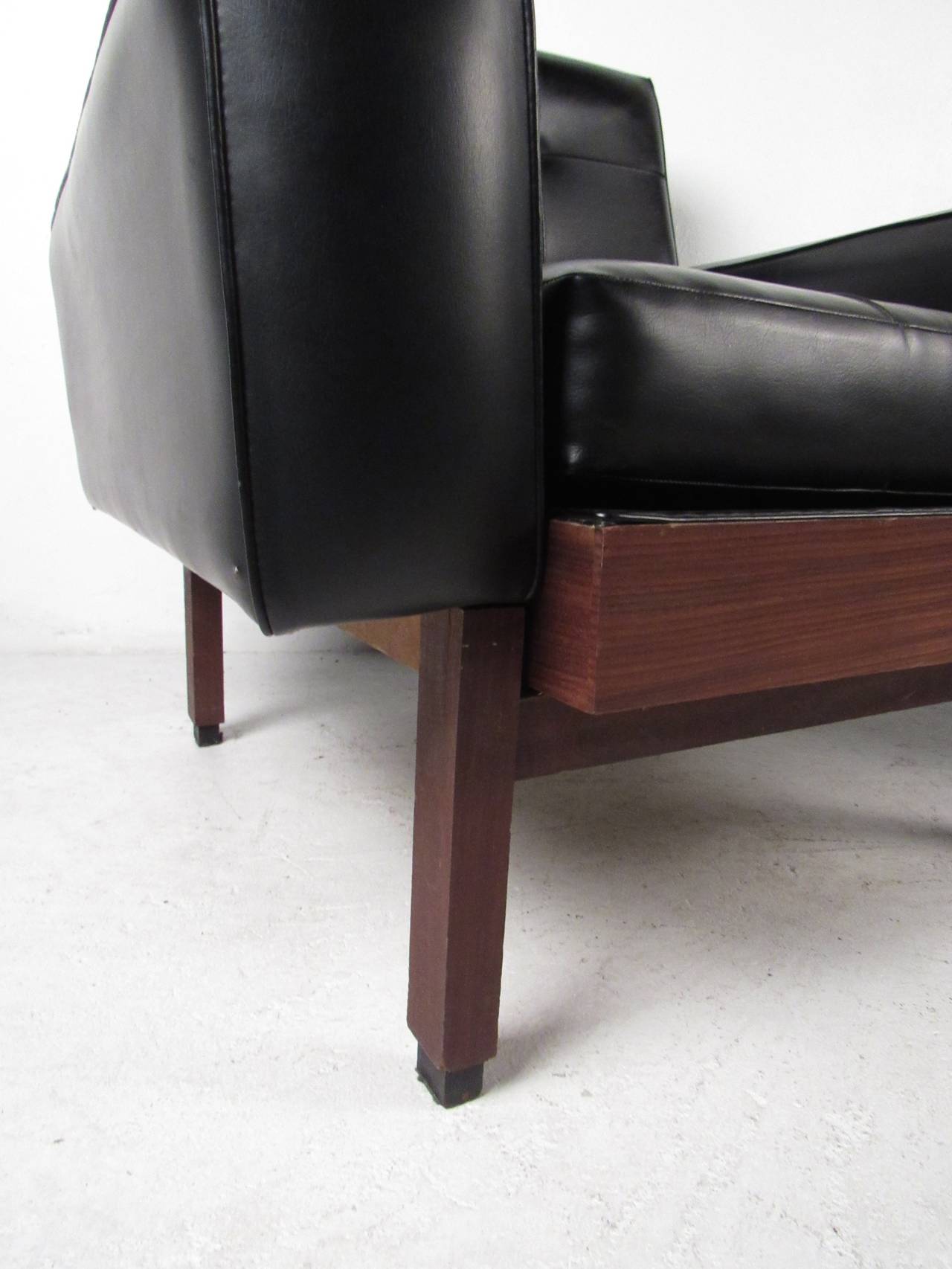 Mid-Century Modern Lounge Chairs 1