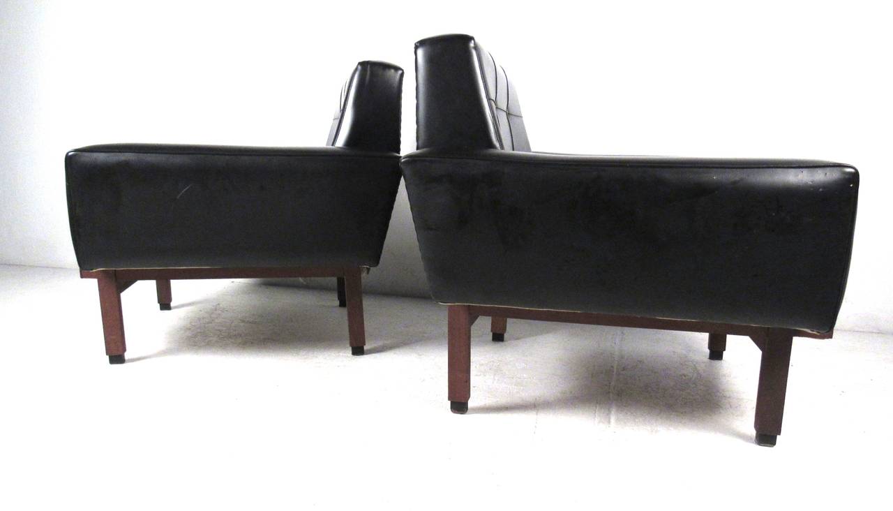 Mid-Century Modern Lounge Chairs In Good Condition In Brooklyn, NY
