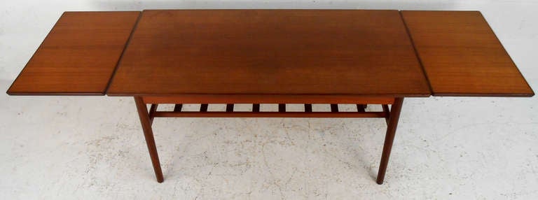 Mid-Century Modern Expanding Teak Coffee Table For Sale