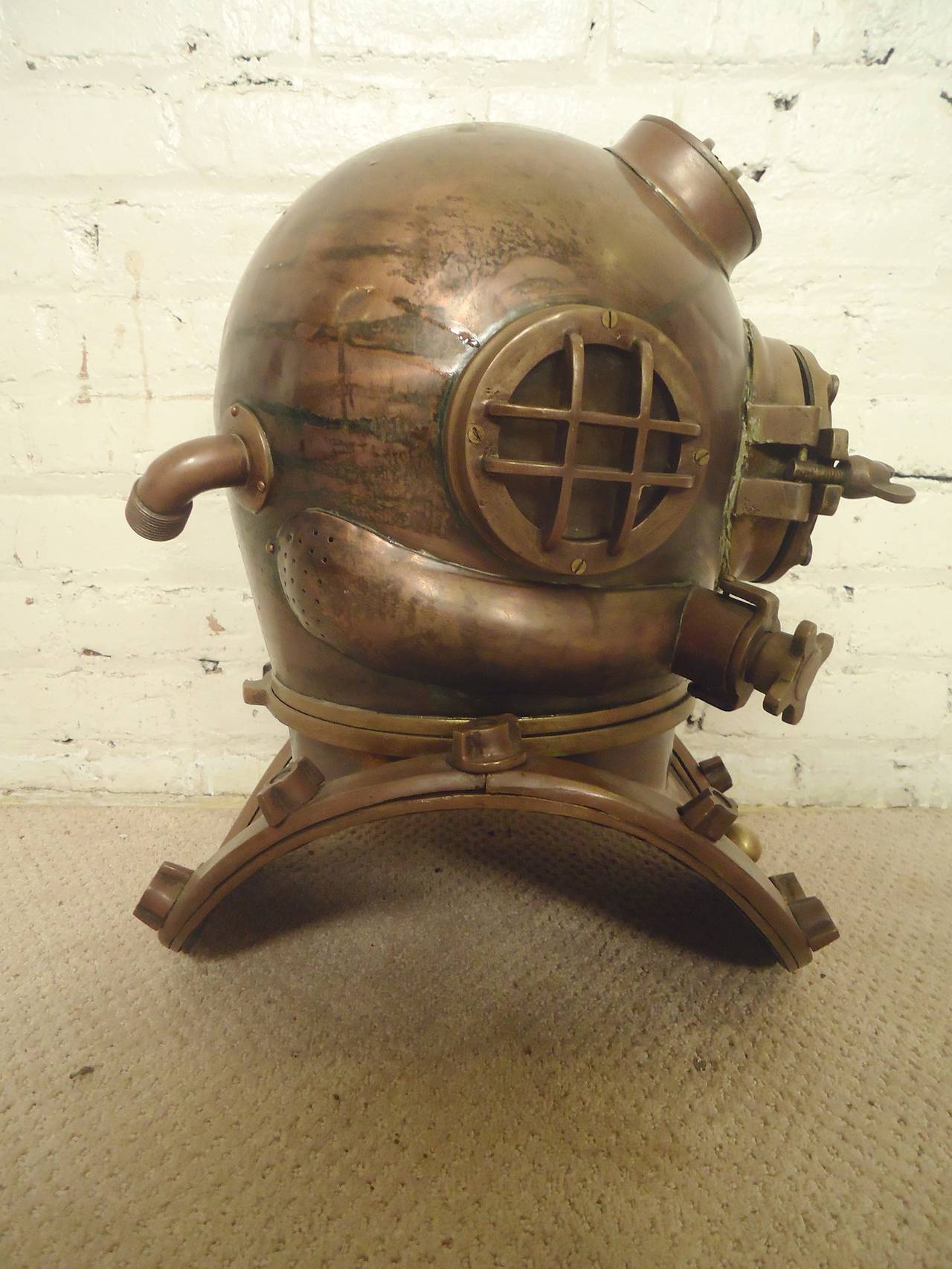 Copper diving helmet from 1941, made in Boston Massachusetts. Very heavy, solid decorative piece.

(Please confirm item location - NY or NJ - with dealer).