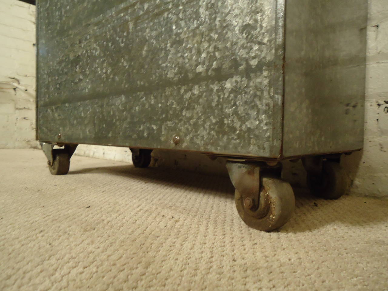 Vintage Galvanized Metal Trash Cart In Distressed Condition In Brooklyn, NY