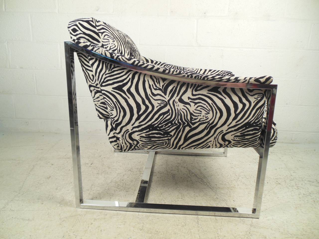 Beautifully formed mid-century chair with bowed arms and floating seat. Thick chrome frame makes this a sturdy addition to home or office, with stylish zebra print upholstery making a memorable impression.
(Please confirm item location - NY or NJ -