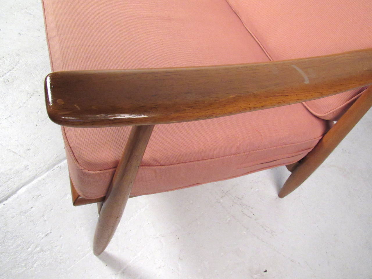 Vintage Mid-Century Modern Walnut Sofa In Good Condition In Brooklyn, NY