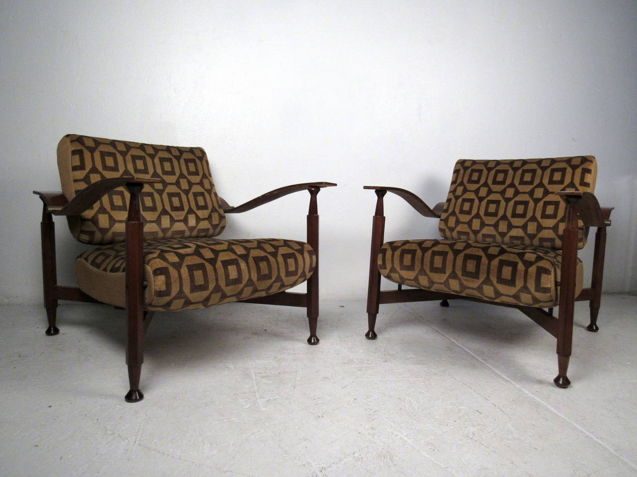 This pair of midcentury Italian chairs feature bentwood arms, unique tapered legs, and vintage upholstery which offer a modern flare and comfortable seating to any home or office space.

Please confirm item location (NY or NJ) with dealer.