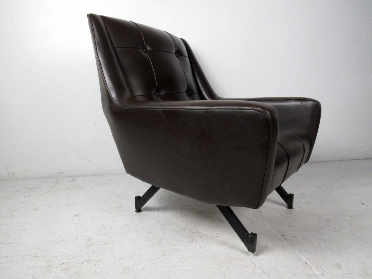 American Mid-Century Modern Brown Tufted Vinyl Lounge Chair For Sale