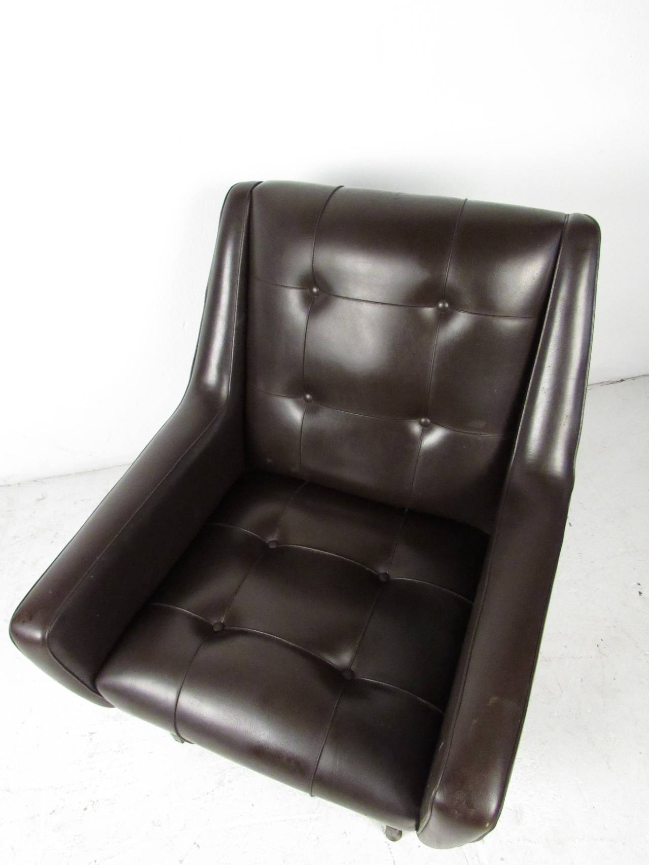 20th Century Mid-Century Modern Brown Tufted Vinyl Lounge Chair For Sale