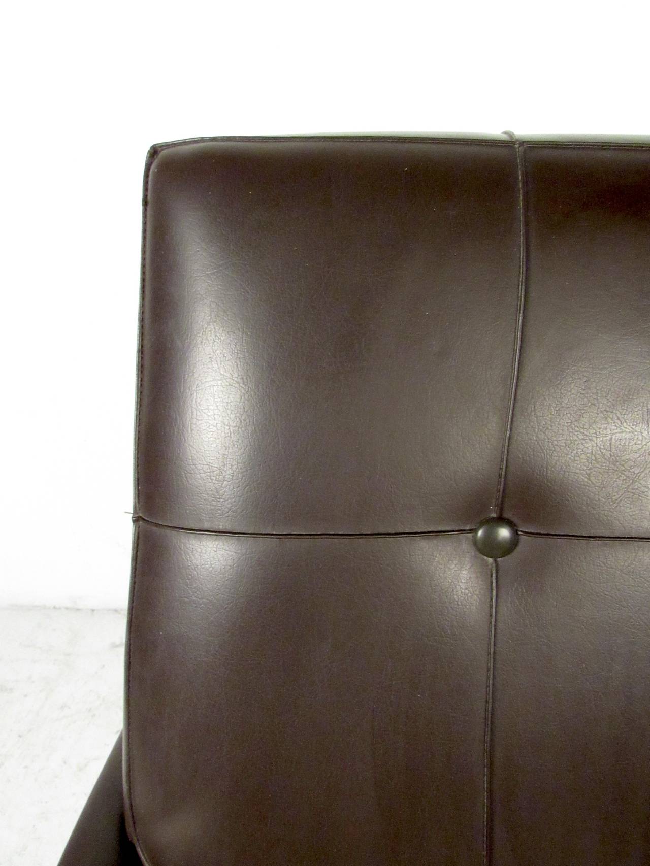 Mid-Century Modern Brown Lounge Chair with Two Buttons 2