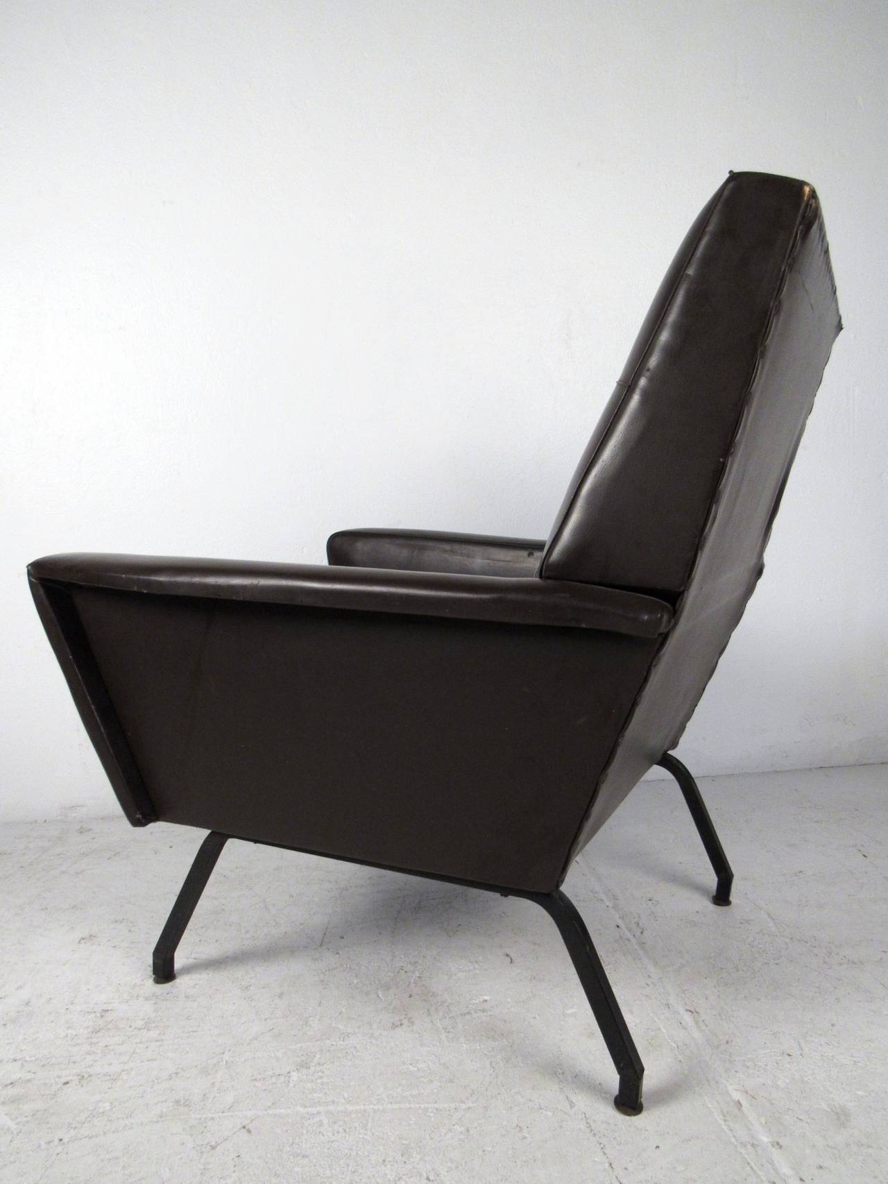 20th Century Mid-Century Modern Brown Lounge Chair with Two Buttons