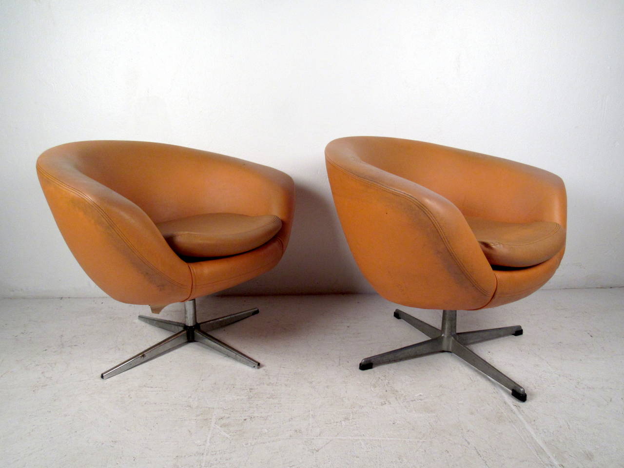 This pair of Mid-Century lounge chairs by Overman feature yellow upholstery with removable cushions and chrome swivel bases which offer a modern look and comfortable seating to any home or office space.

Please confirm item location (NY or NJ)