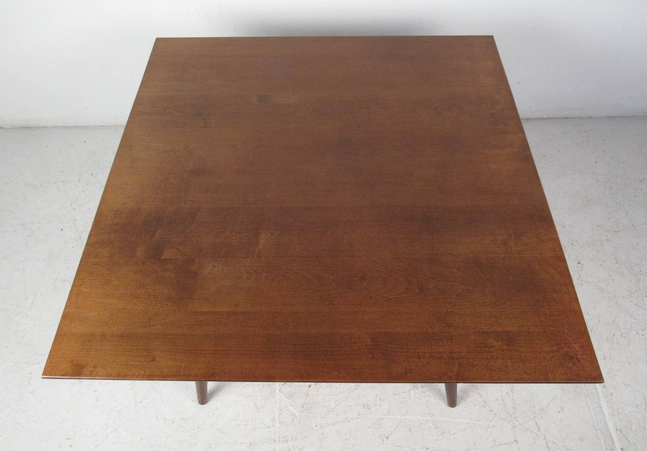 Paul McCobb end table in maple for Planner Group line makes an ideal side or lamp table. Elegant tapered legs and original manufacturers label make this the perfect addition to any midcentury environment.
Please confirm item location (NY or NJ)