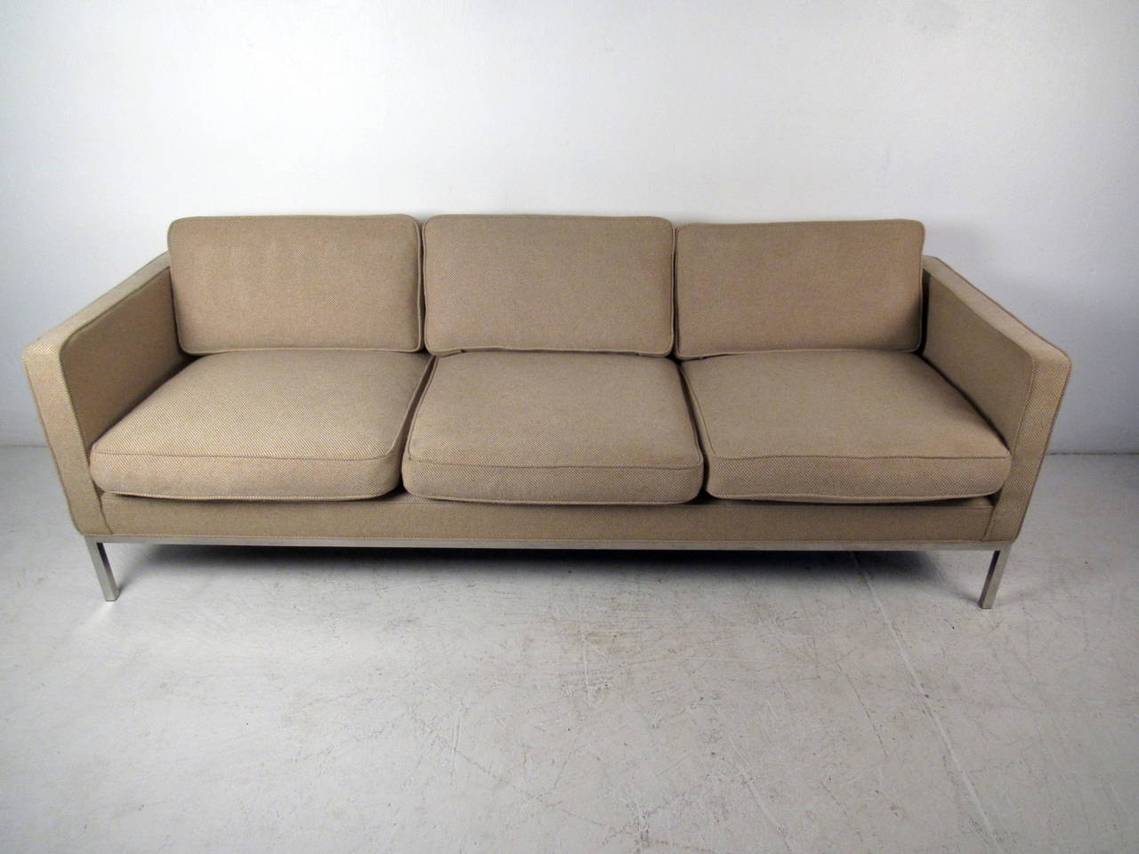 Mid-Century Modern Sofa in the Style of Knoll In Good Condition In Brooklyn, NY