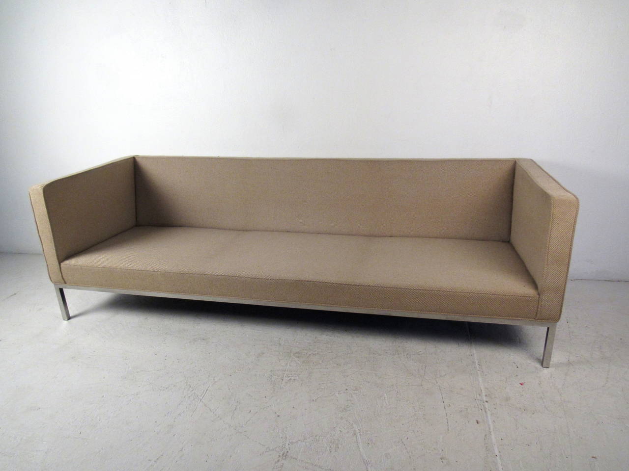 Mid-Century Modern Sofa in the Style of Knoll 2