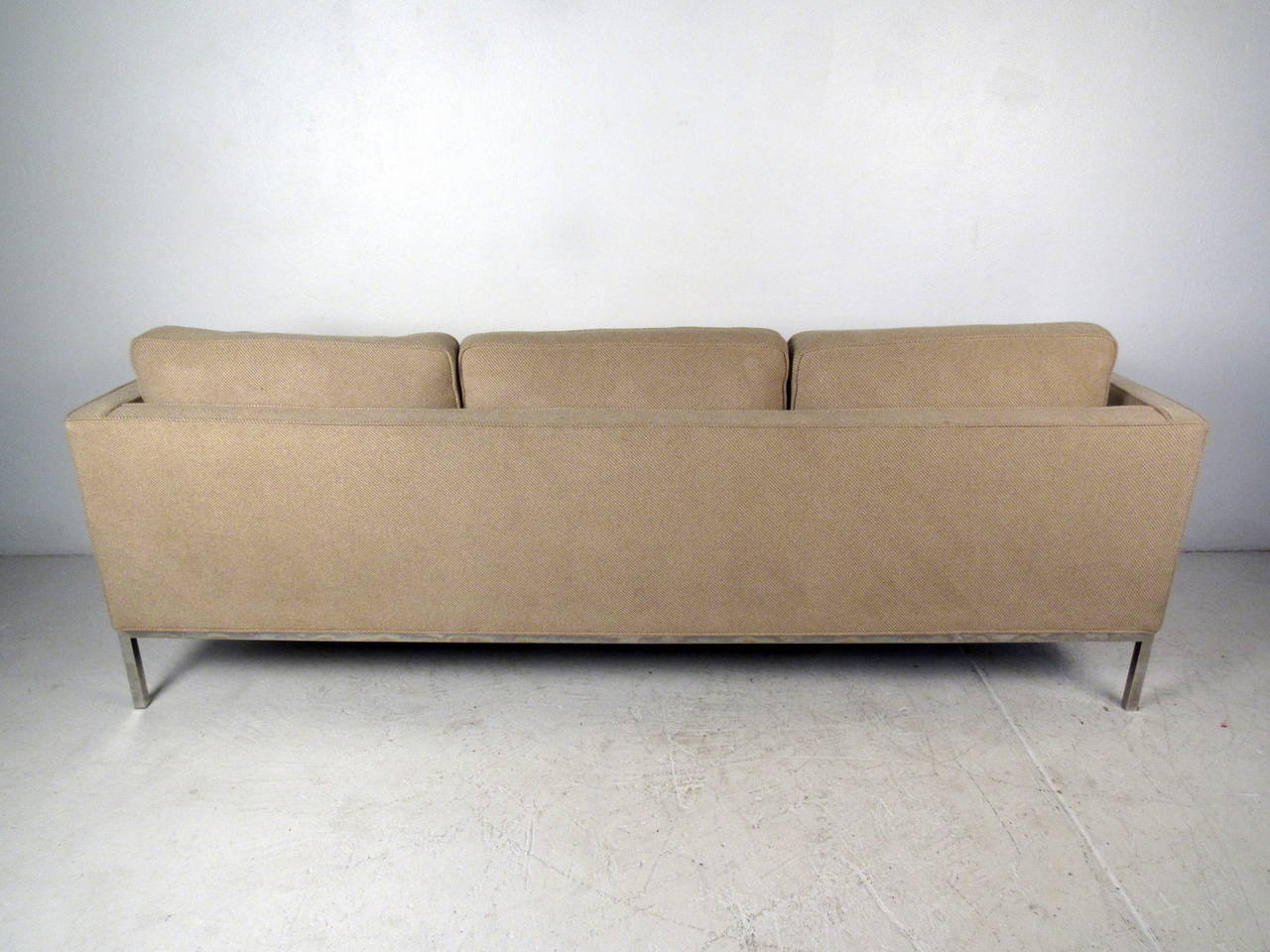 Mid-Century Modern Sofa in the Style of Knoll 3