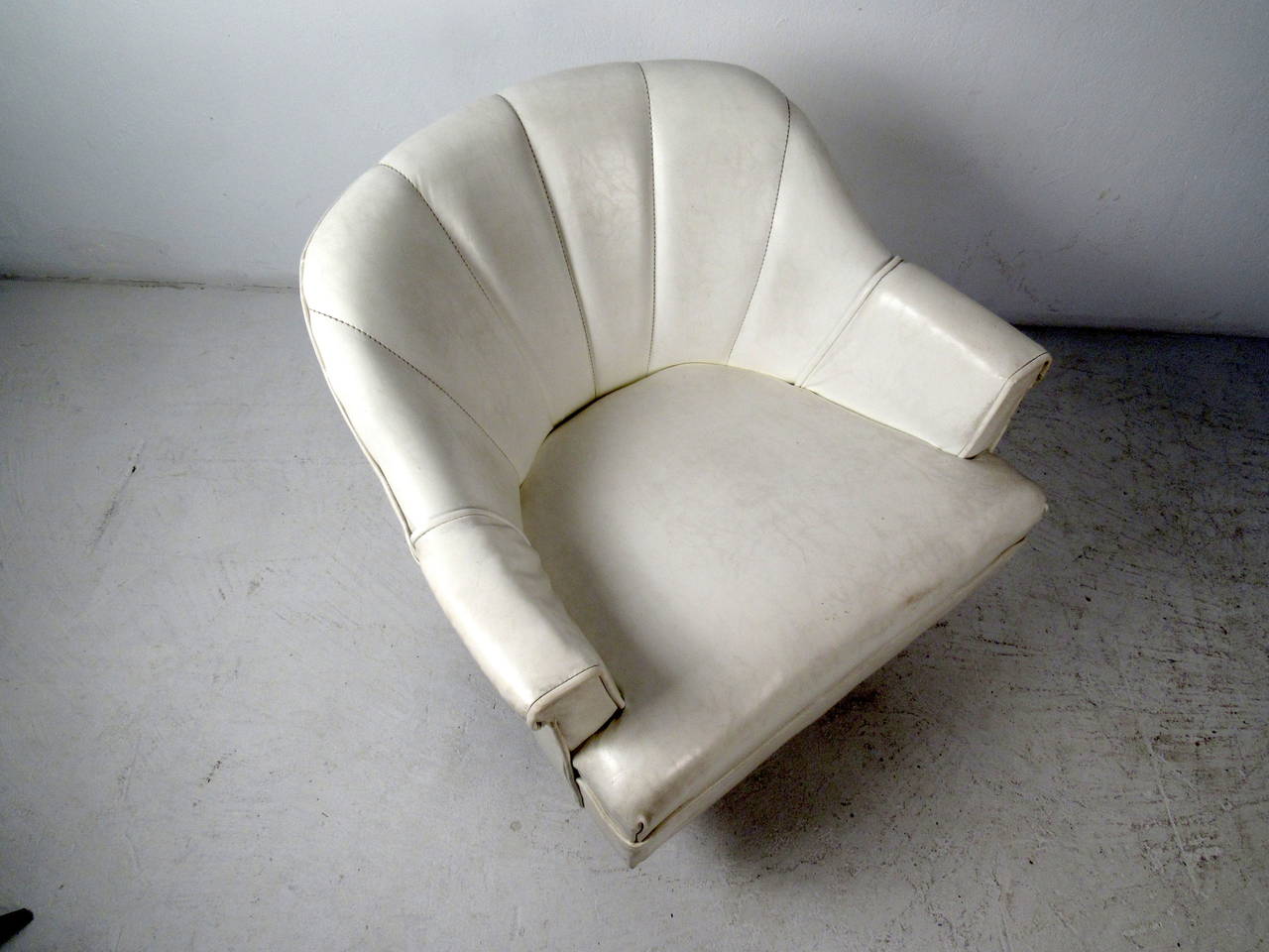 American Mid-Century Modern White Vinyl Lounge Chair For Sale