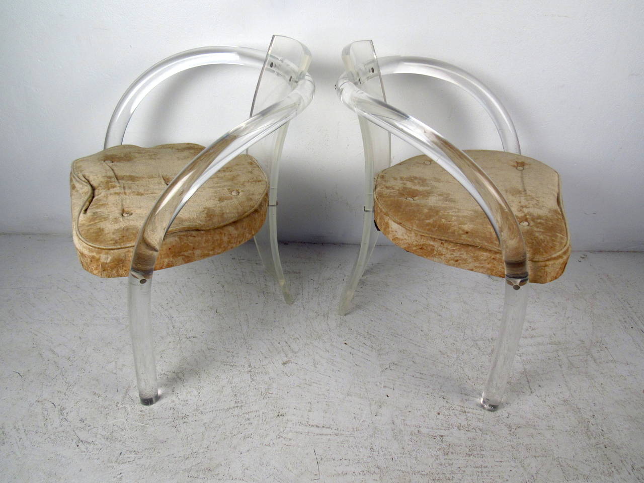 Pair of Mid-Century Modern Lucite Chairs with Upholstered Cushions For Sale 1