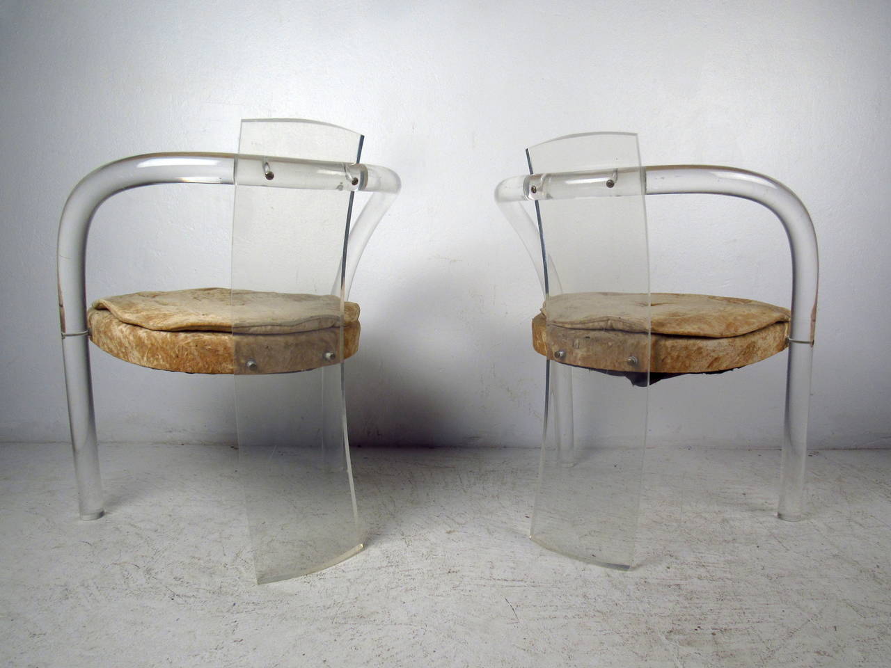 Pair of Mid-Century Modern Lucite Chairs with Upholstered Cushions In Fair Condition For Sale In Brooklyn, NY