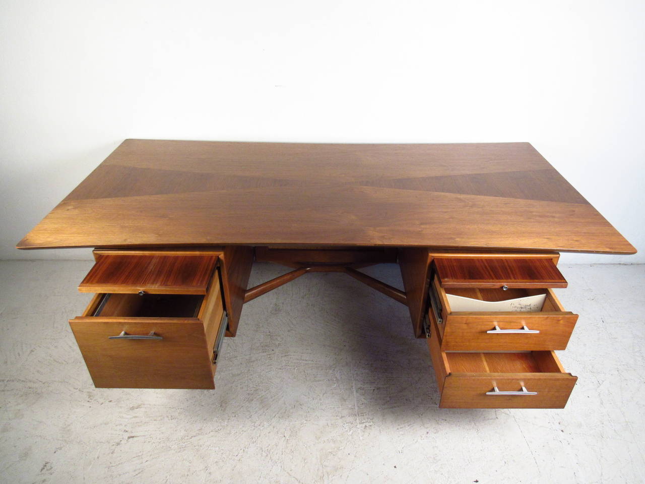 Exquisite Mid-Century Modern Adrian Pearsall Style Executive Desk In Good Condition In Brooklyn, NY