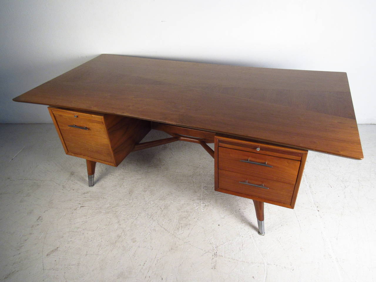 Mid-20th Century Exquisite Mid-Century Modern Adrian Pearsall Style Executive Desk