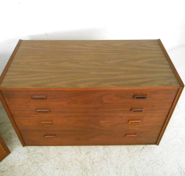 Pair of Mid-Century Dressers by Founders In Good Condition In Brooklyn, NY