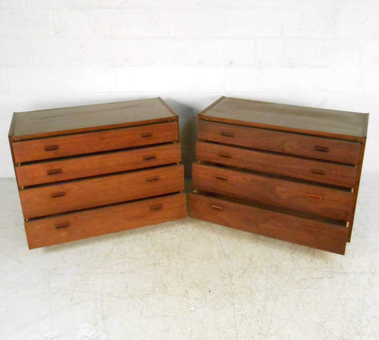 Mid-Century Modern Pair of Mid-Century Dressers by Founders