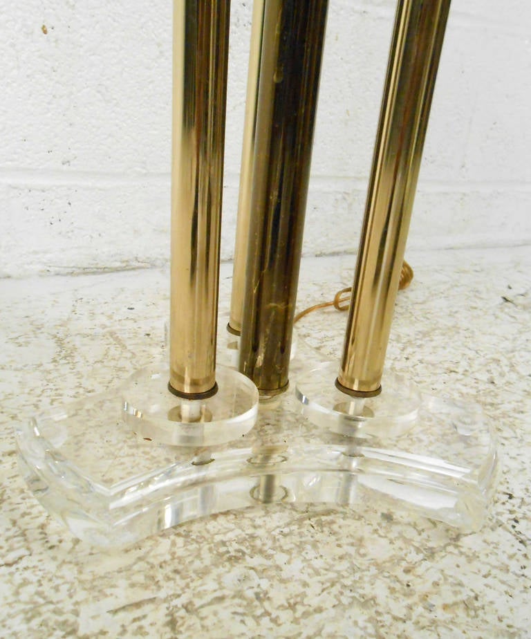 Vintage Brass and Lucite Floor Lamp In Good Condition For Sale In Brooklyn, NY