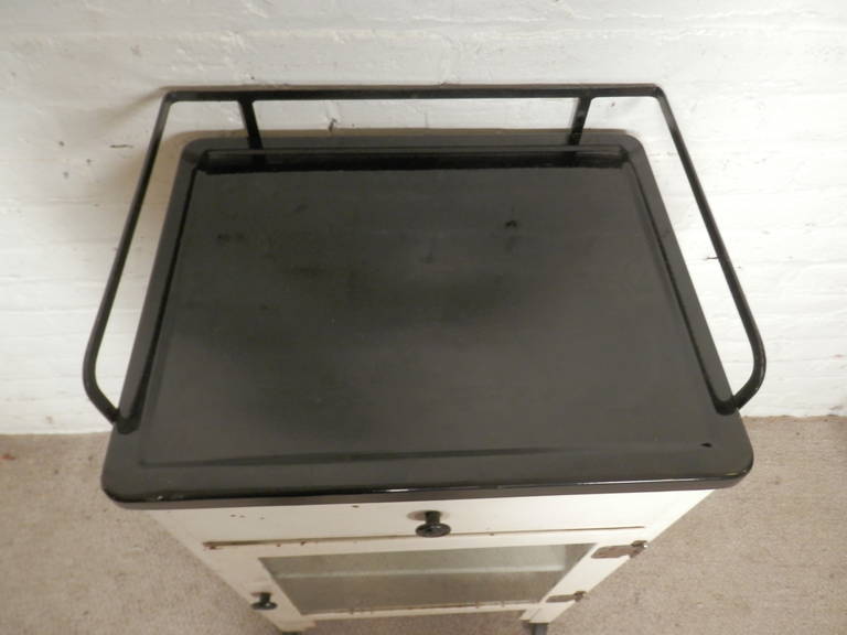 Mid-Century Metal Medical Cabinet In Excellent Condition In Brooklyn, NY