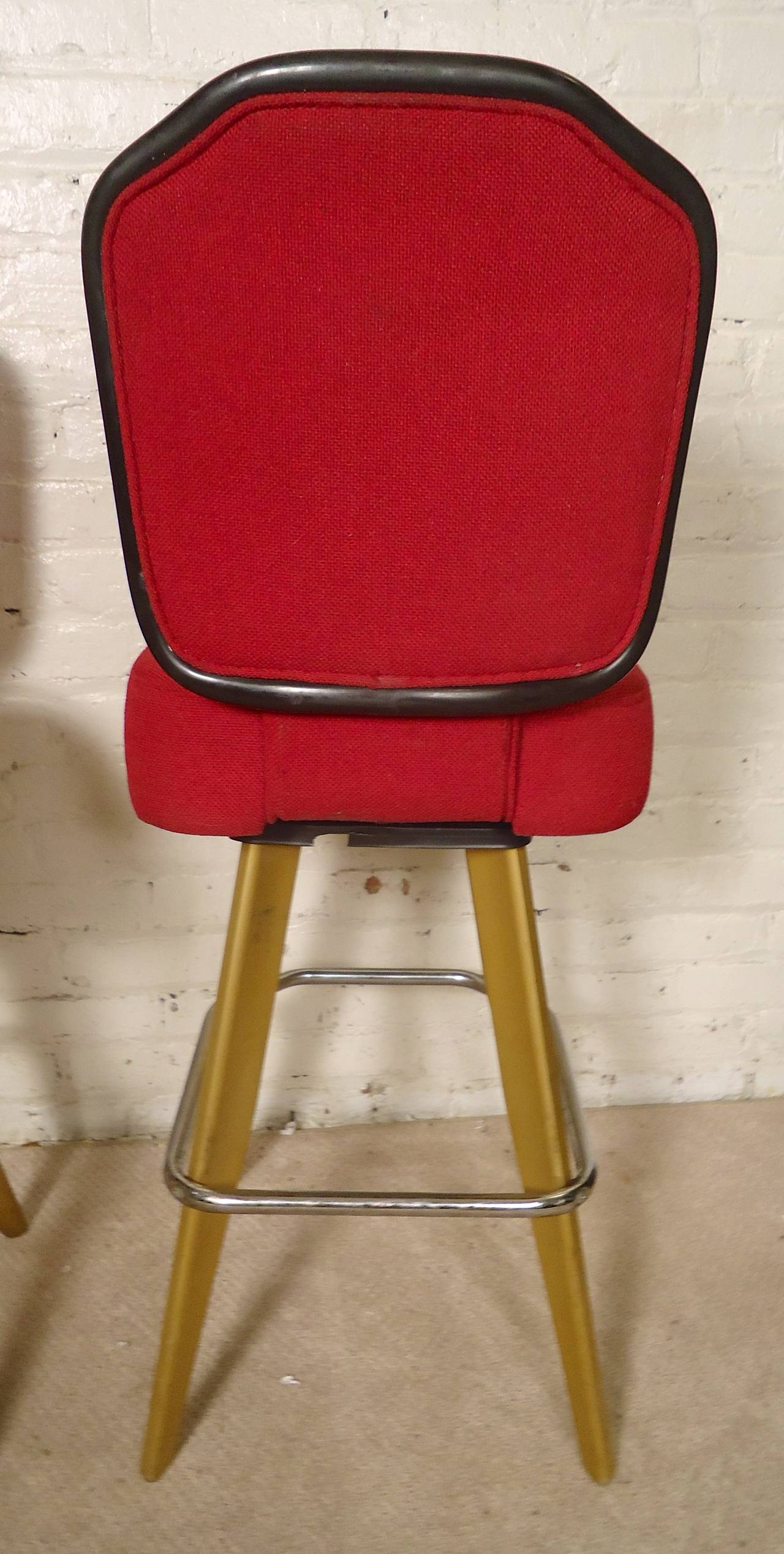 Still a family business since the 1940s, Gasser specializes in aluminum frame furniture for the hospitality industries. These stools are a great example of their high quality furniture. Perfect for your game room bar or blackjack table. 
Swivel