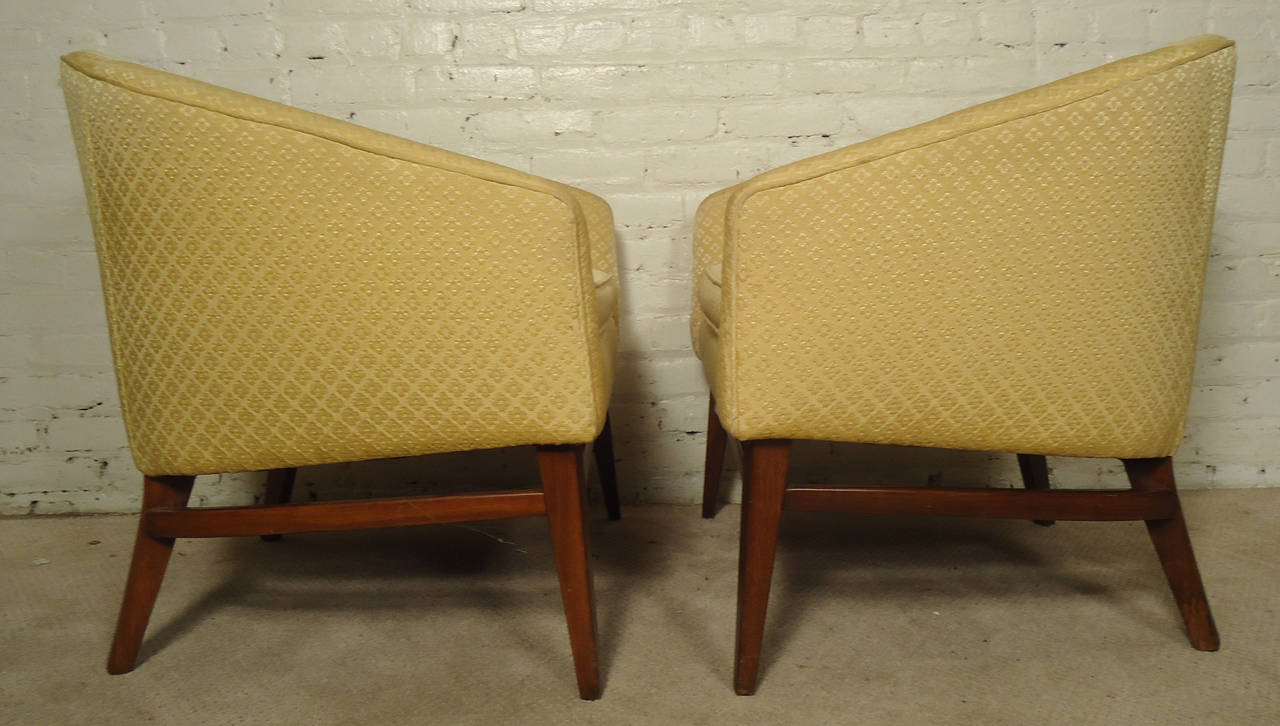 Mid-Century Modern Pair of Mid-century Barrel Chairs by Lawrence Peabody for Craft Associates For Sale