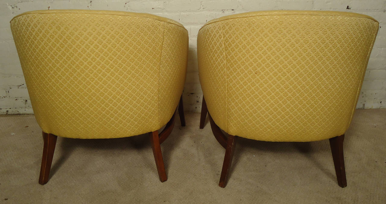 Pair of Mid-century Barrel Chairs by Lawrence Peabody for Craft Associates In Good Condition For Sale In Brooklyn, NY