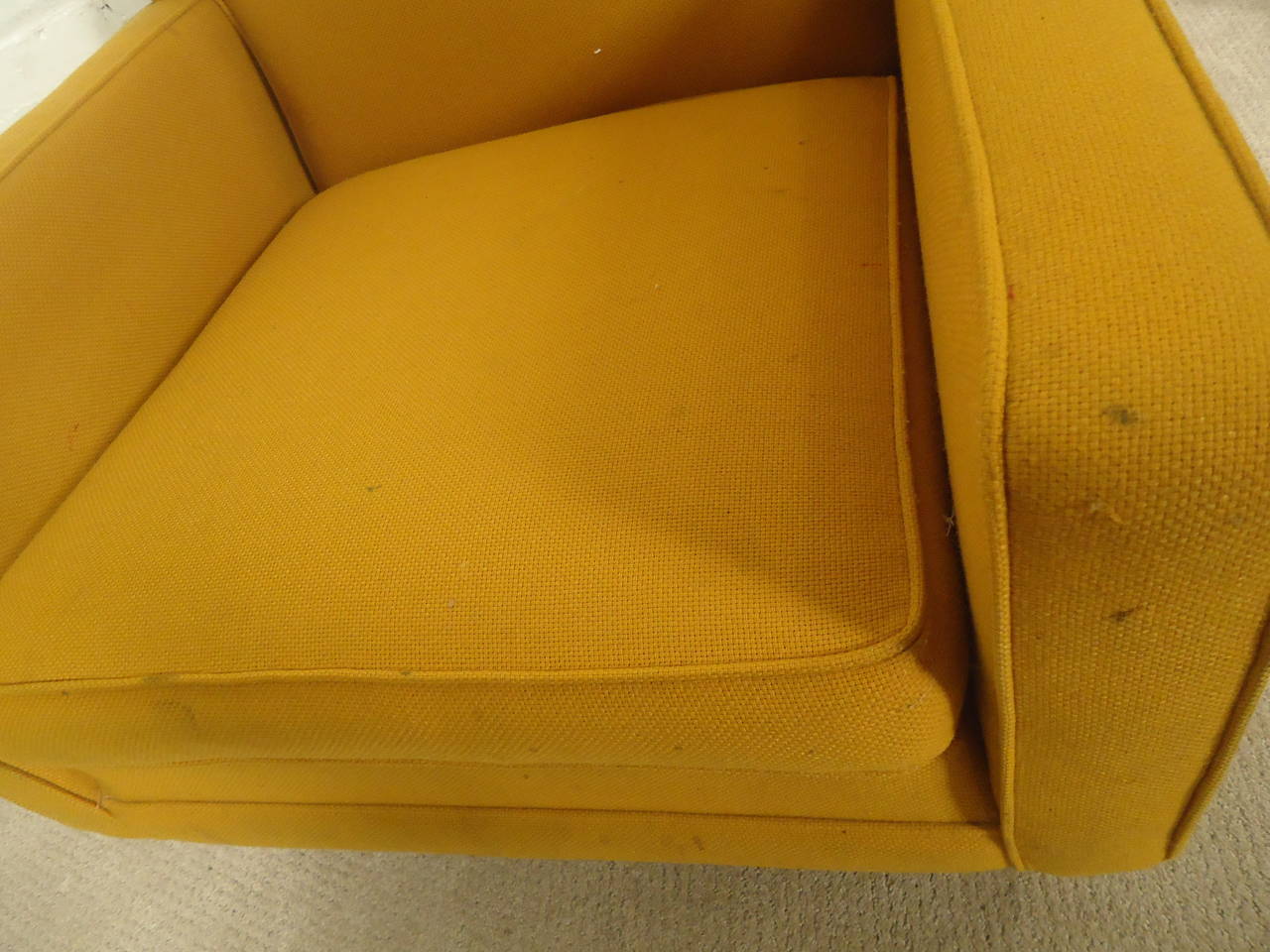 Mid-Century Modern Lounge Chair 2