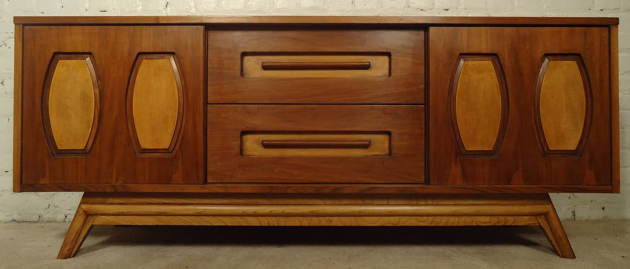 Mid-Century Modern Walnut and Oak Credenza In Good Condition In Brooklyn, NY