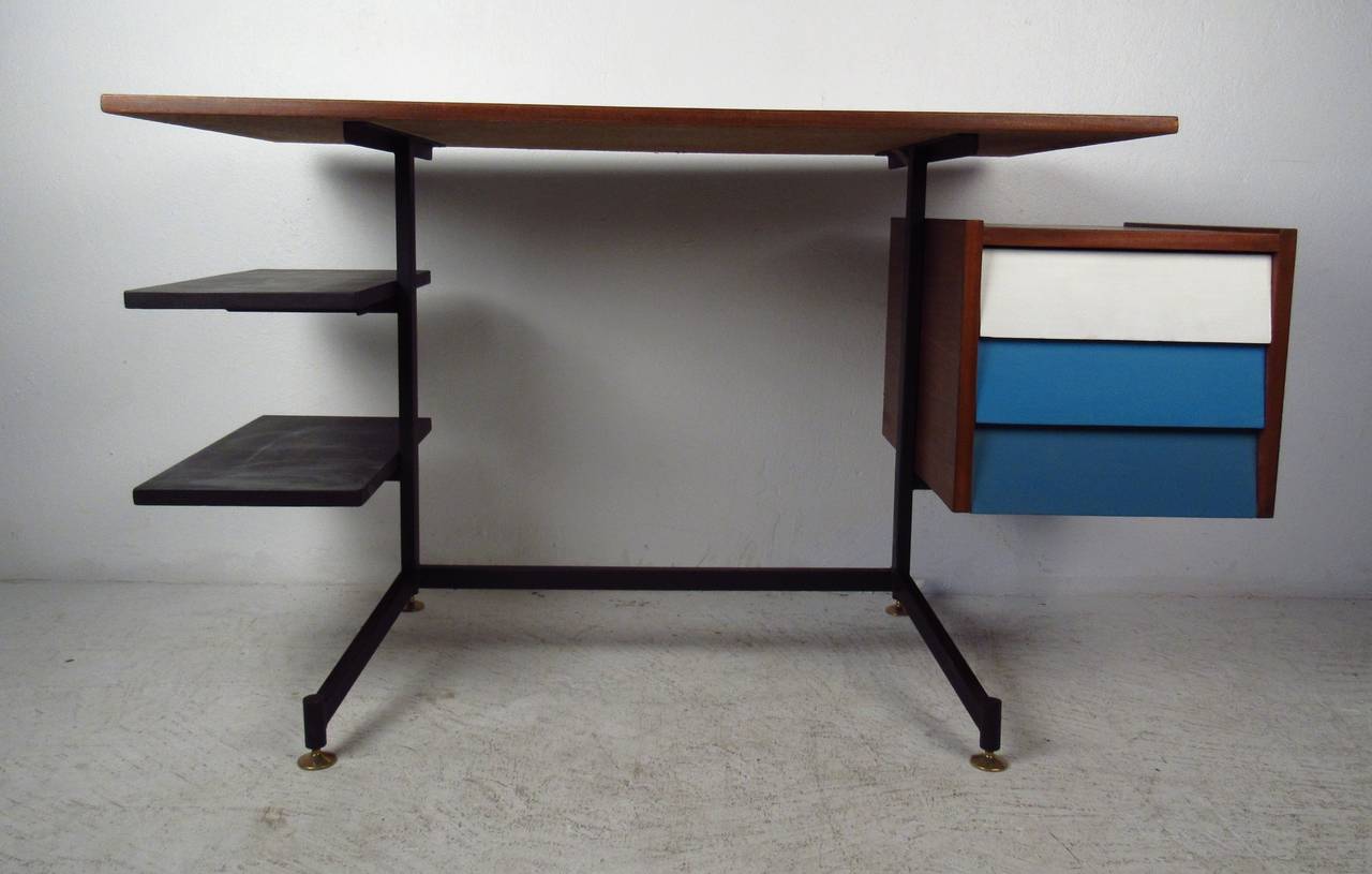 Vintage Modern Desk in the Style of George Nelson In Good Condition In Brooklyn, NY