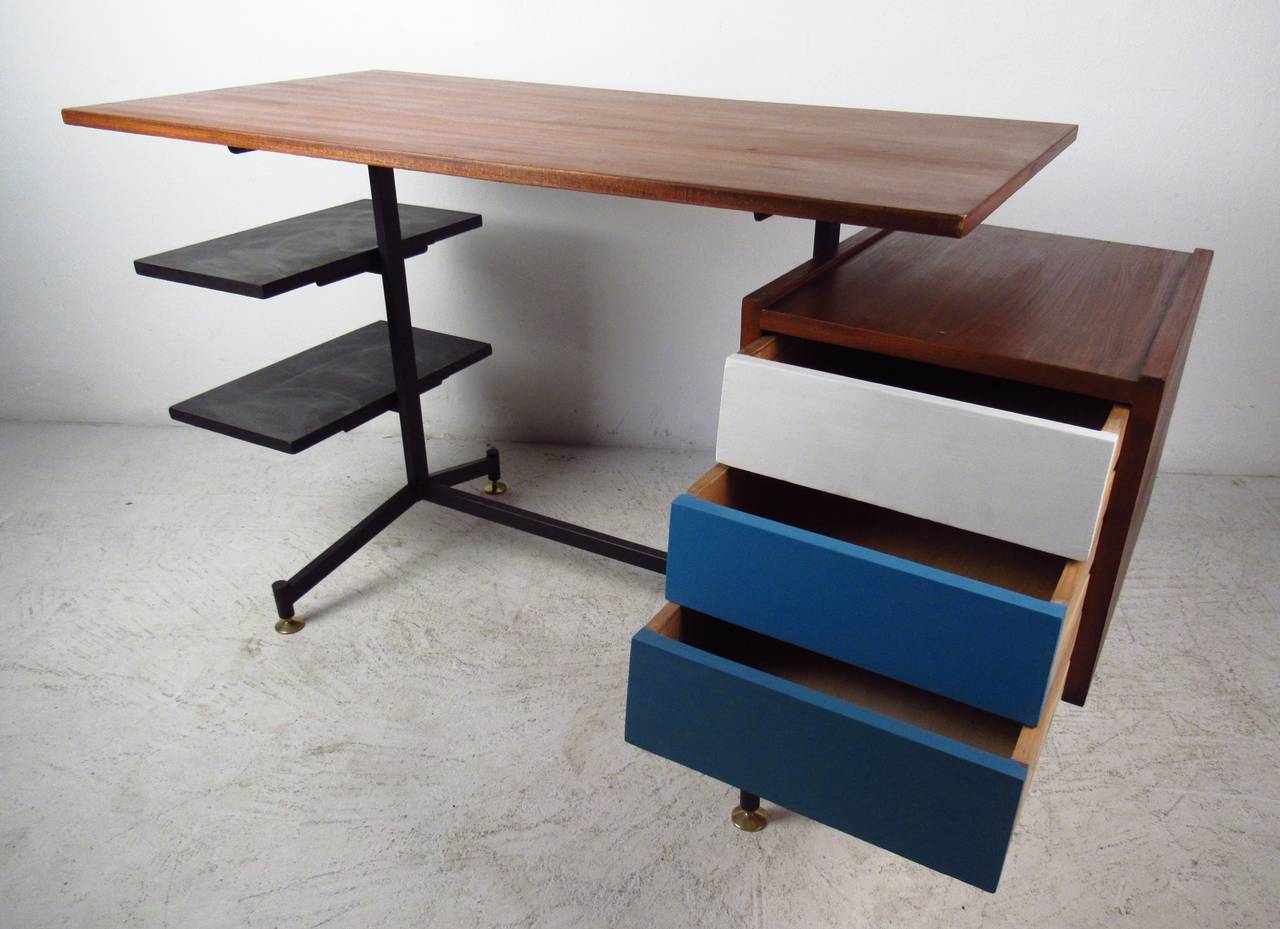 Mid-20th Century Vintage Modern Desk in the Style of George Nelson