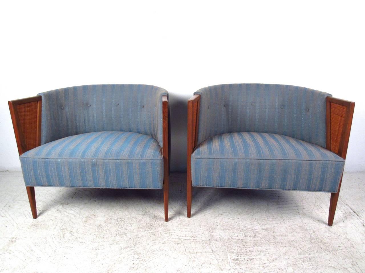 Mid-20th Century Pair of Mid-Century Modern Barrel Back Lounge Chairs