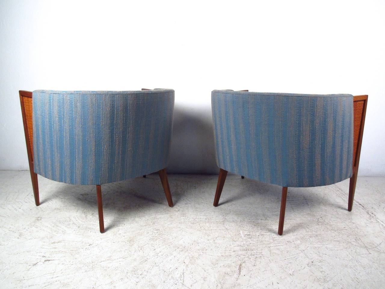Pair of Mid-Century Modern Barrel Back Lounge Chairs 1
