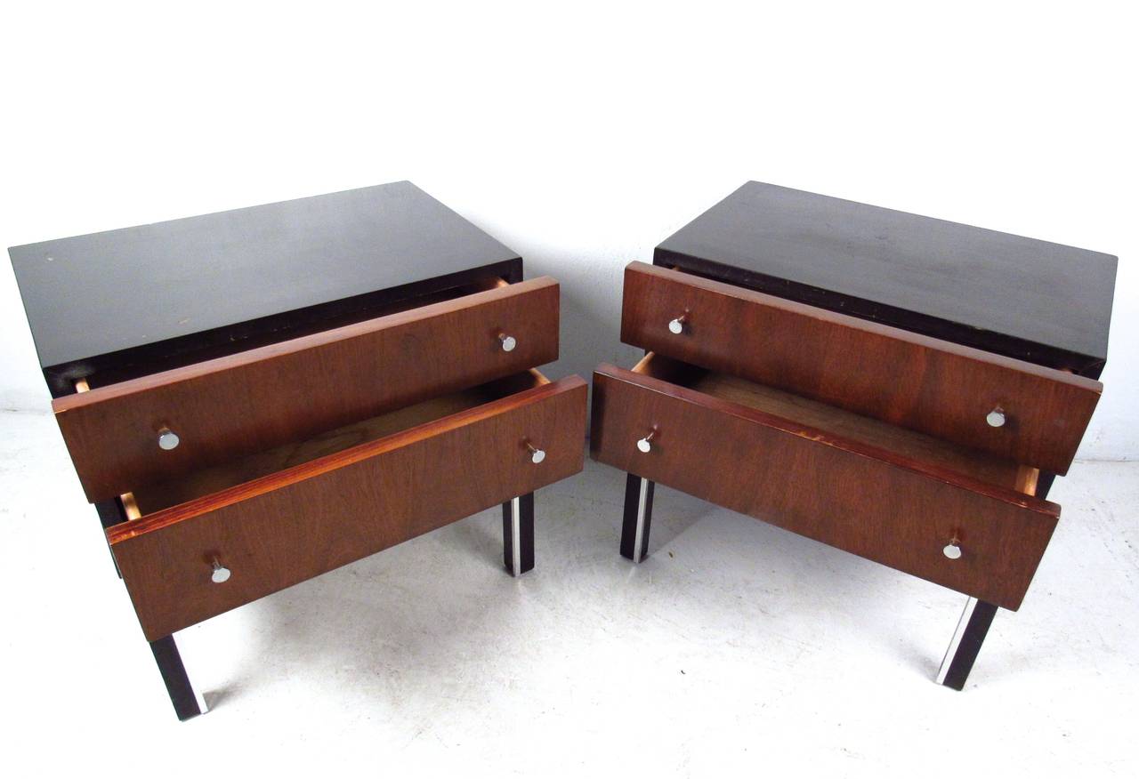 Exquisite Mid-Century Modern American of Martinsville Nightstands In Good Condition In Brooklyn, NY
