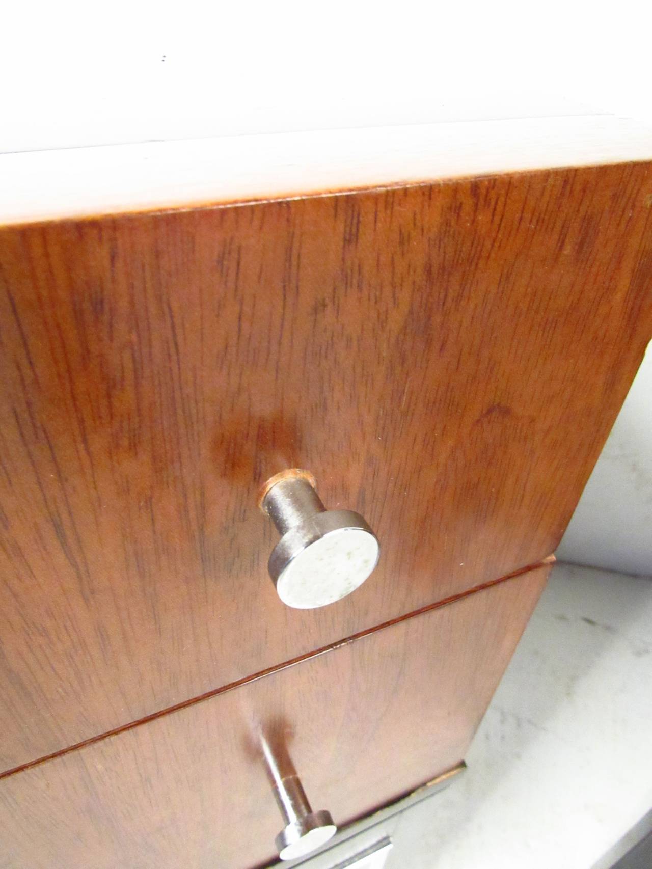 Exquisite Mid-Century Modern American of Martinsville Nightstands 4