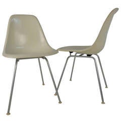 Herman Miller/Charles Eames  Fiberglass Shell Chair
