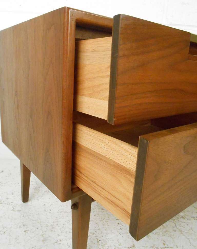Mid Century Nightstands by Dillingham Mfg. In Excellent Condition In Brooklyn, NY