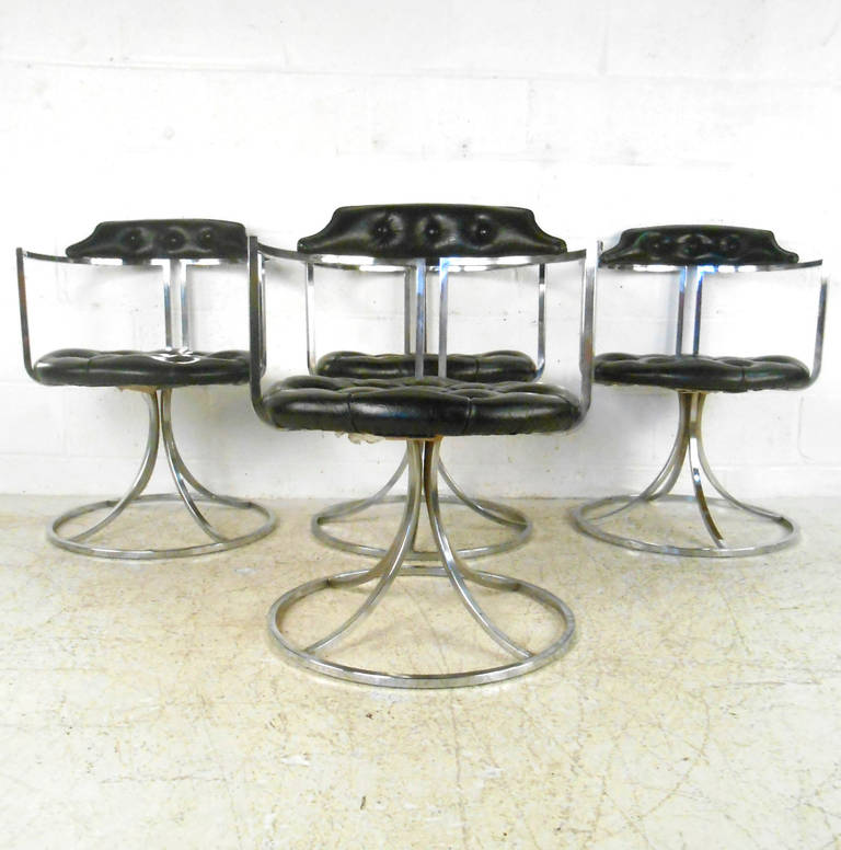 Mid-Century Modern Set of Mid-Century Chrome And Vinyl Swivel Dining Chairs