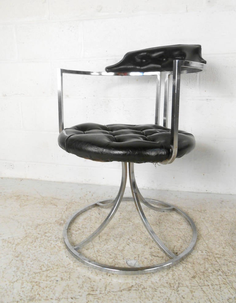 PVC Set of Mid-Century Chrome And Vinyl Swivel Dining Chairs