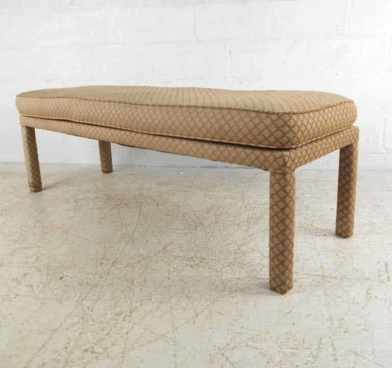 This vintage modern upholstered bench features solid Parson's style construction, provides stylish extra seating in either bedroom or living room. 

Please confirm item location (NY or NJ) with dealer.