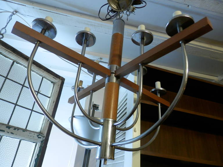 Mid-Century moderno Lampadario moderno di metà secolo in teak e cromo in vendita