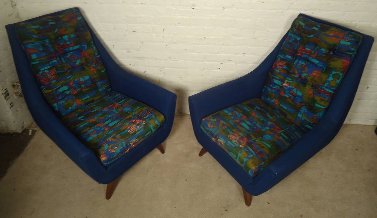 Vintage-modern pair of upholstered lounge chairs, features tufted backs and tapered legs, designed by Adrian Pearsall.

Please confirm item location NY or NJ with dealer.