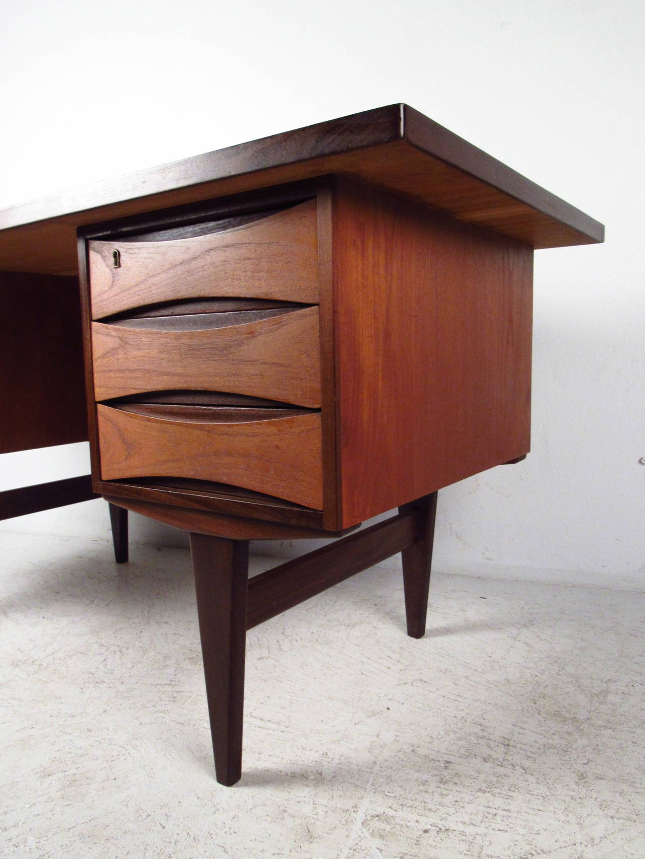 Arne Vodder Desk with Finished Back In Good Condition In Brooklyn, NY